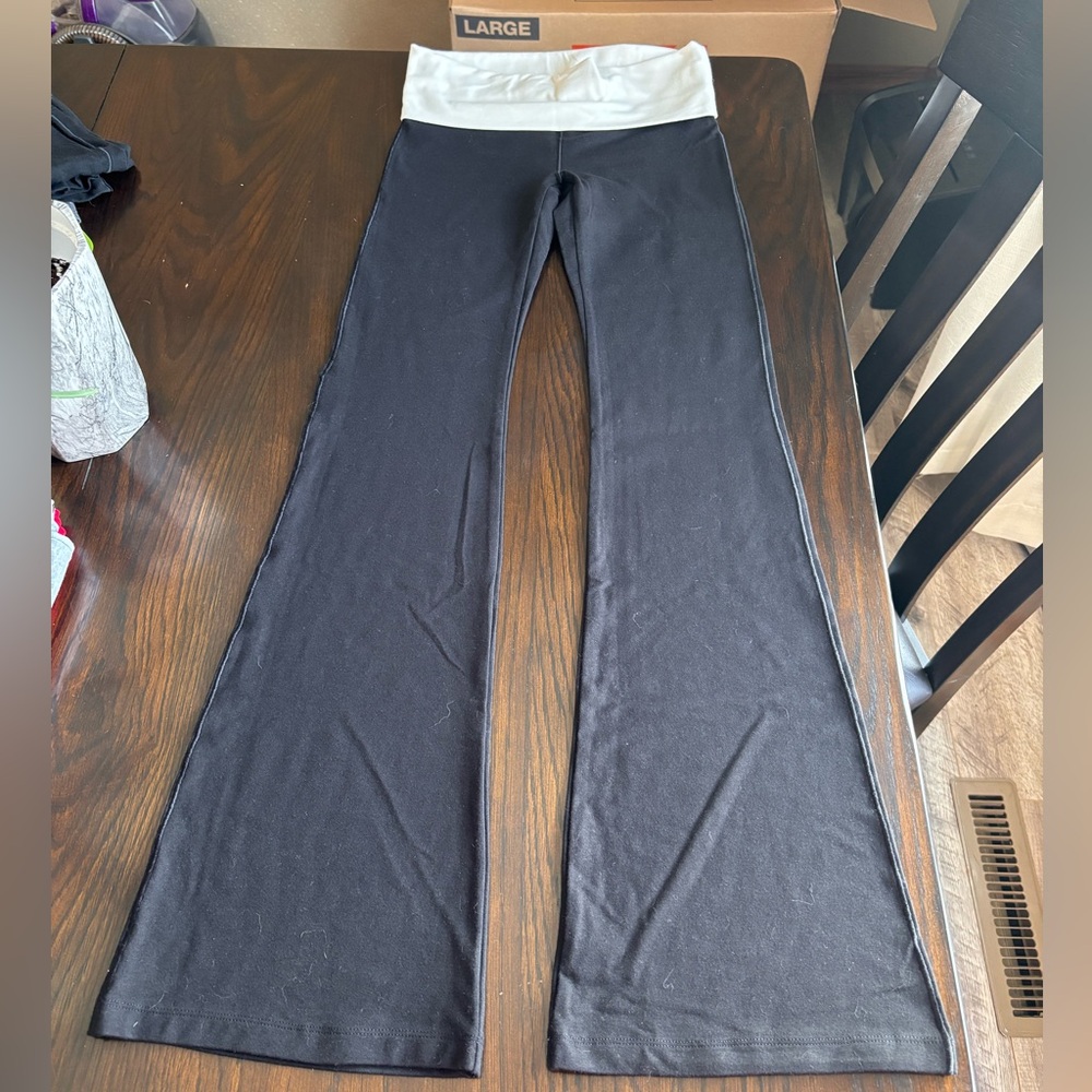 Victoria's Secret Pink Black and White Leggings
